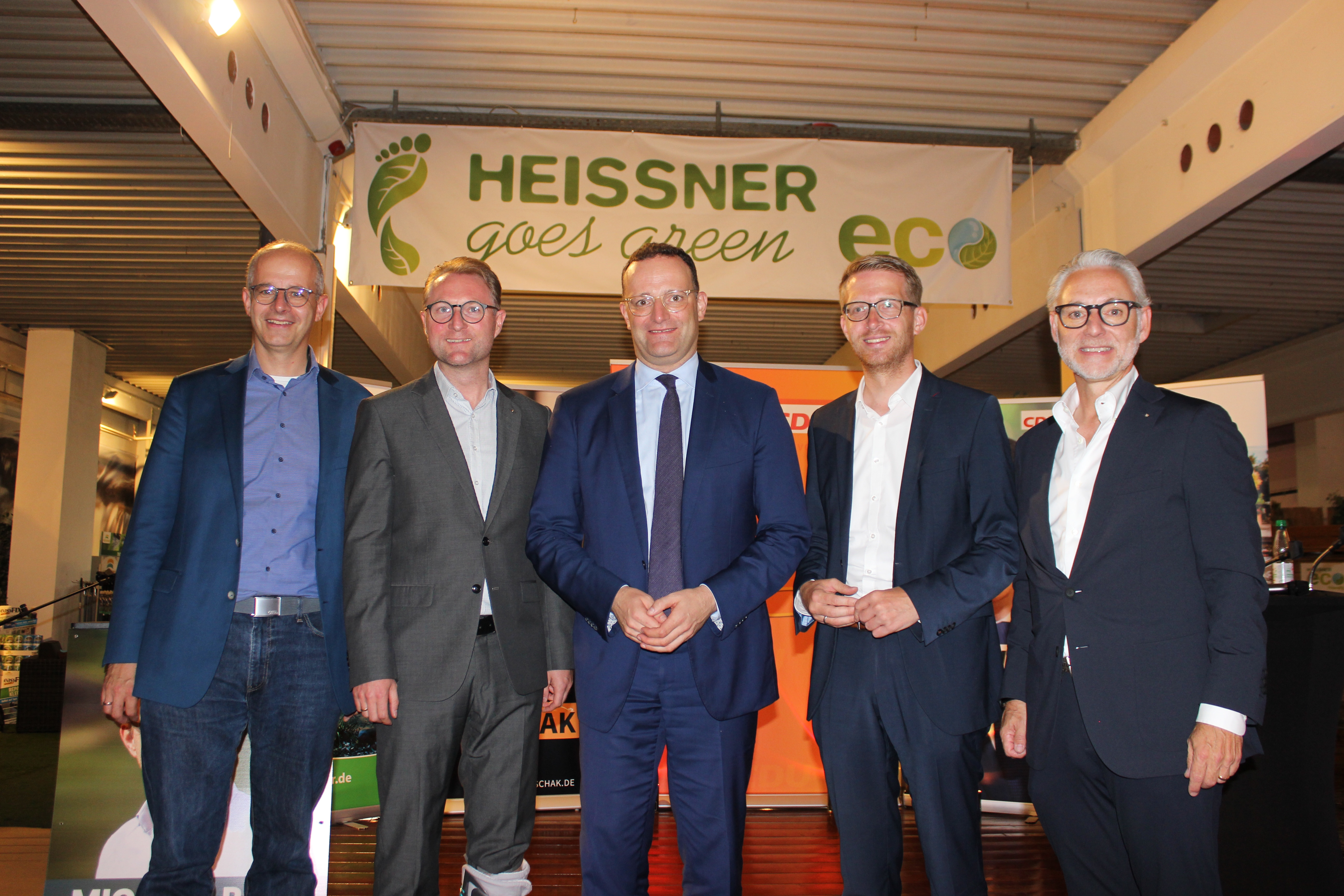 Begrüßten Gastredner Jens Spahn (Mitte) in Lauterbach: Bundestagsabgeordneter Michael Brand, Dr. Jens Mischak, Michael Ruhl und Heissner-Geschäftsführer Rolf Papenheim (von links)