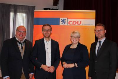 Team f&uuml;r die Landtagswahl in einem Jahr: Wieder nominierter Michael Ruhl (2.v.l.) und seine Ersatzbewerberin Jennifer Gie&szlig;ler mit dem Vogelsberger CDU-Kreistagsfraktionschef Stephan Paule (links) und CDU-Kreisvorsitzendem Dr. Jens Mischak (rechts)

