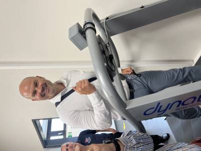 Bürgermeister Hauke Schmehl (Romrod) auf dem Laufband.