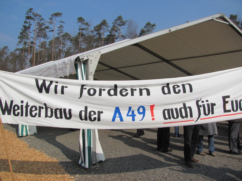 Der Weiterbau der A 49 wird von der Vogelsberger CDU und der Bevölkerung schon lange gefordert – wie hier beim 1. Spatenstich in Schwalmstadt-Treysa im März 2011 Der Weiterbau der A 49 wird von der Vogelsberger CDU und der Bevölkerung schon lange gefordert – wie hier beim 1. Spatenstich in Schwalmstadt-Treysa im März 2011