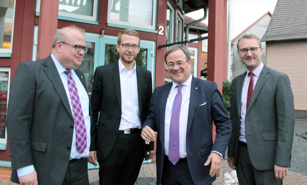 (Archiv-Foto) Klares Bekenntnis zum CDU-Kanzlerkandidaten Armin Laschet (2. von rechts) durch die Vogelsberger Union mit Stephan Paule, Michael Ruhl und Dr. Jens Mischak (von links), hier bei dessen Besuch 2018 in Eudorf. ﻿ 