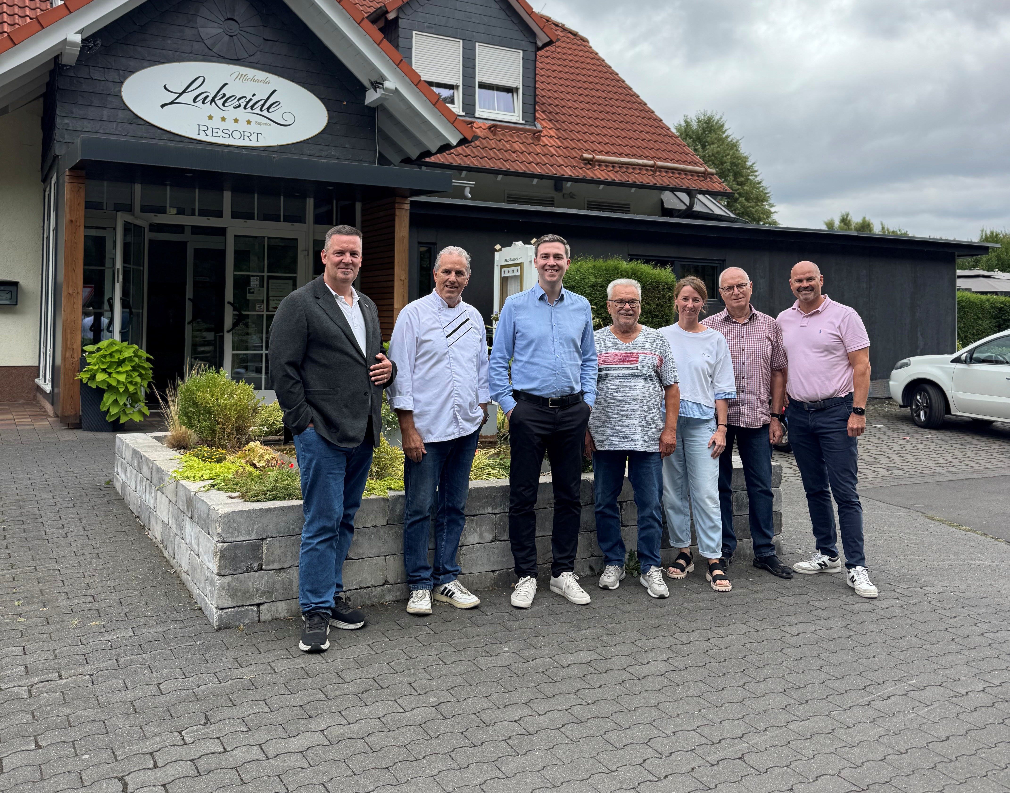 Antrifttals Bgm D. Krist, J. Eckstein vom Seaside Resort Michaela, MdB F. Bouffier, F.-J. Kreuter (CDU Antrifttal), J. L�ck (Kreisgesch�ftsf�hrerin der CDU), E. Kranz (CDU), Romrods Bgm H. Schmehl (CDU Kreisvorsitzender)