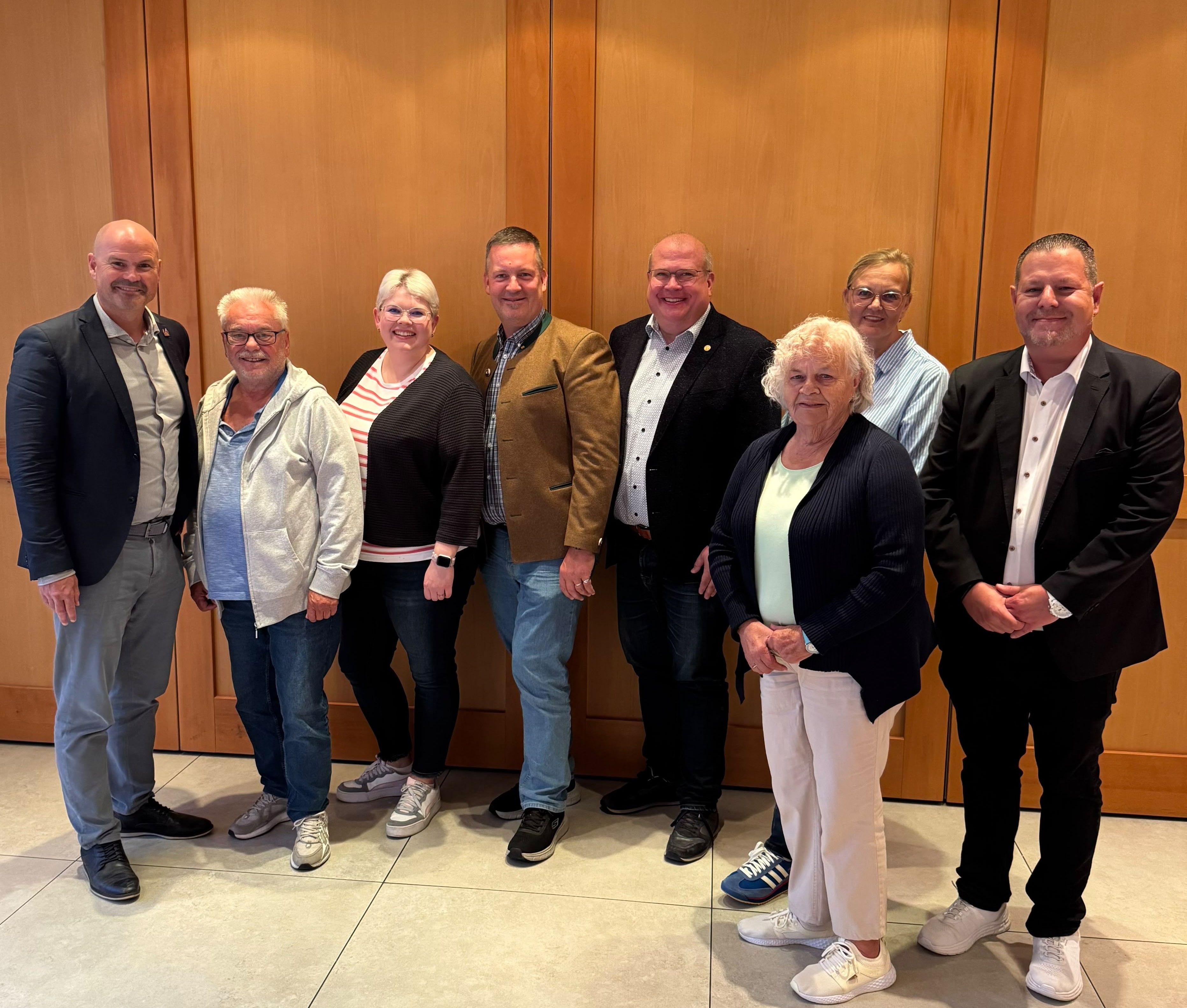 Kreisvorsitzender Dietmar Krist (4.v.l.) mit CDU-Kreischef Hauke Schmehl (links), Landtagsabgeordneter Jennifer Gie�ler (3.v.l.) sowie KPV-Landesvorsitzender Stephan Paule (4.v.r.)


